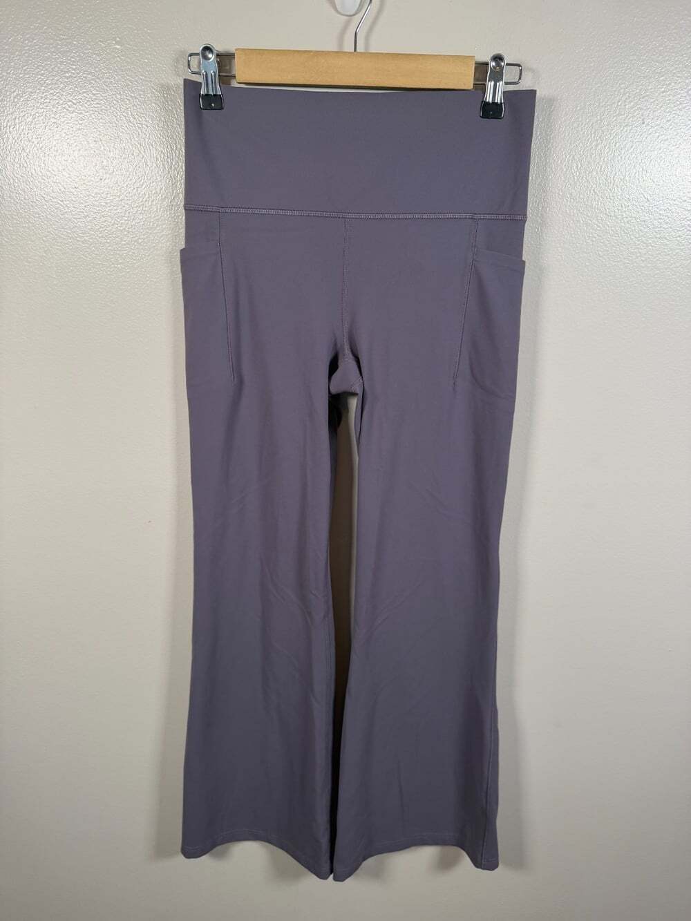 Athleta Salutation Stash Flare Pant Medium Dusk Violet Purple Yoga Pocket Lounge
